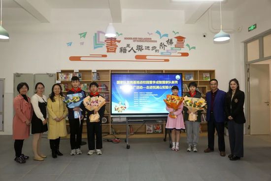 风平浪静之后留下潘晓霜(宋佳饰)一人独自独自承受生活的一切